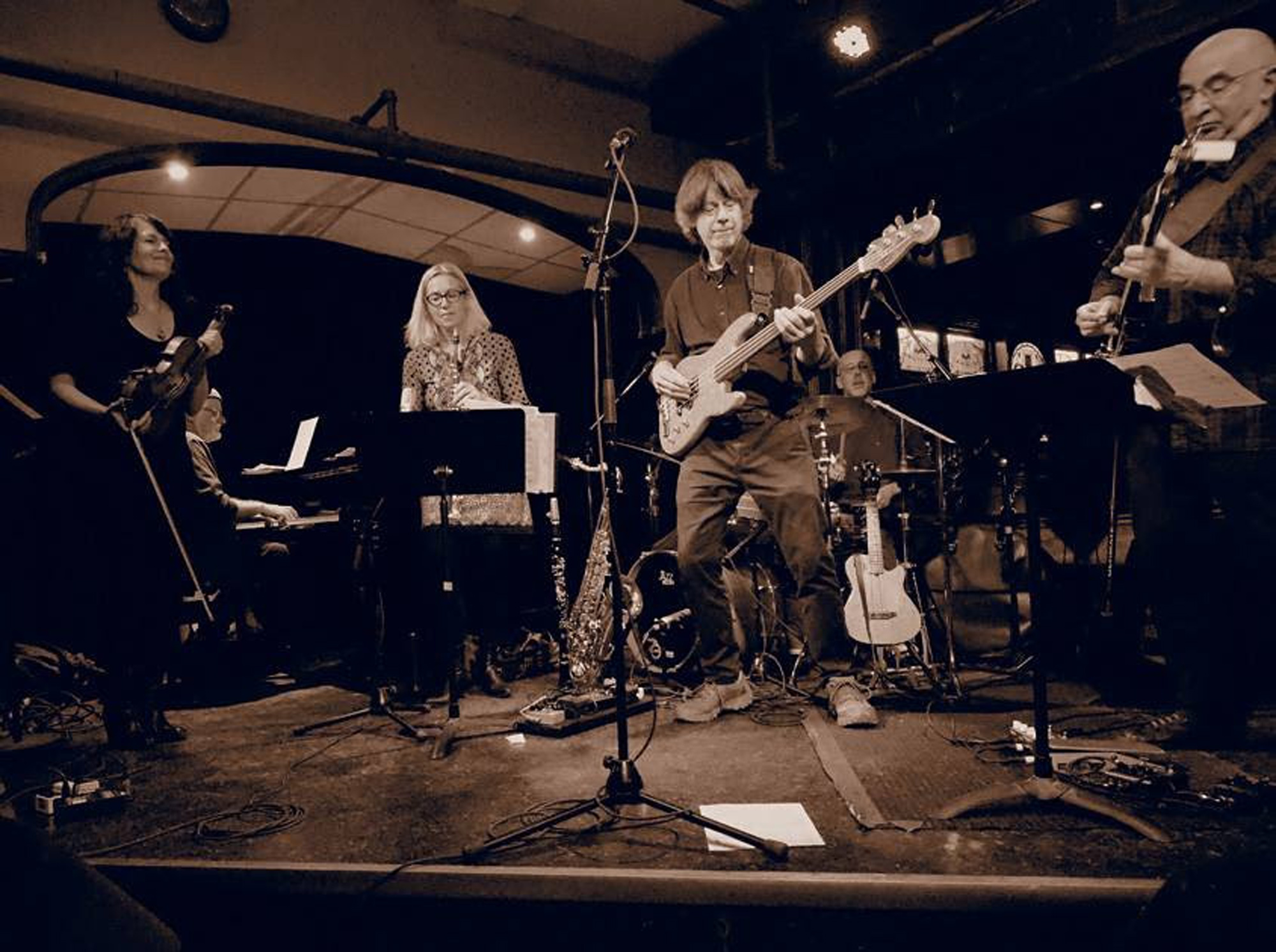 Anne Lindsay and band